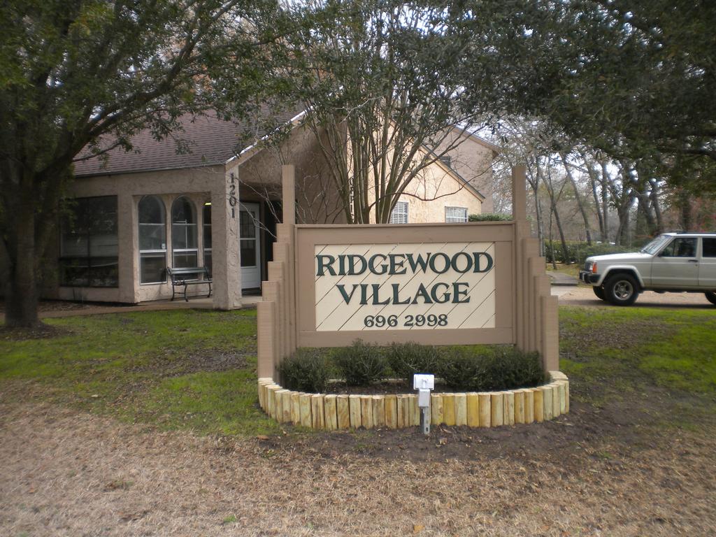 Ridgewood Village Apts College Station TX 77840 9796962998
